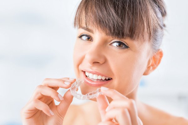 Clear Aligner Teeth Straightening in Ealing at Stunning Smile Clinic, Ealing